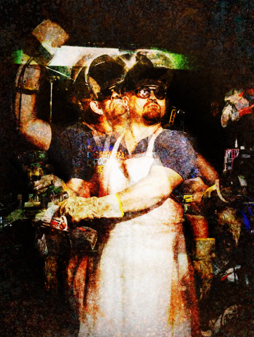 Foto de homem usando avental, mascara e proteção e luvas. A fotografia possui efeito onde a imagem do homem é duplicada em várias sombras. 