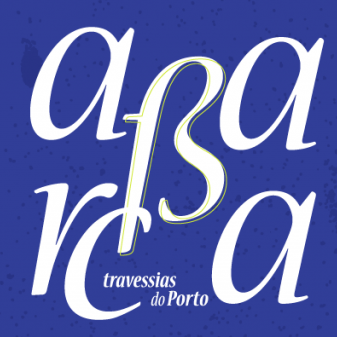 Texto em letra branca sob fundo azul: "A Barca - Travessias do Porto".